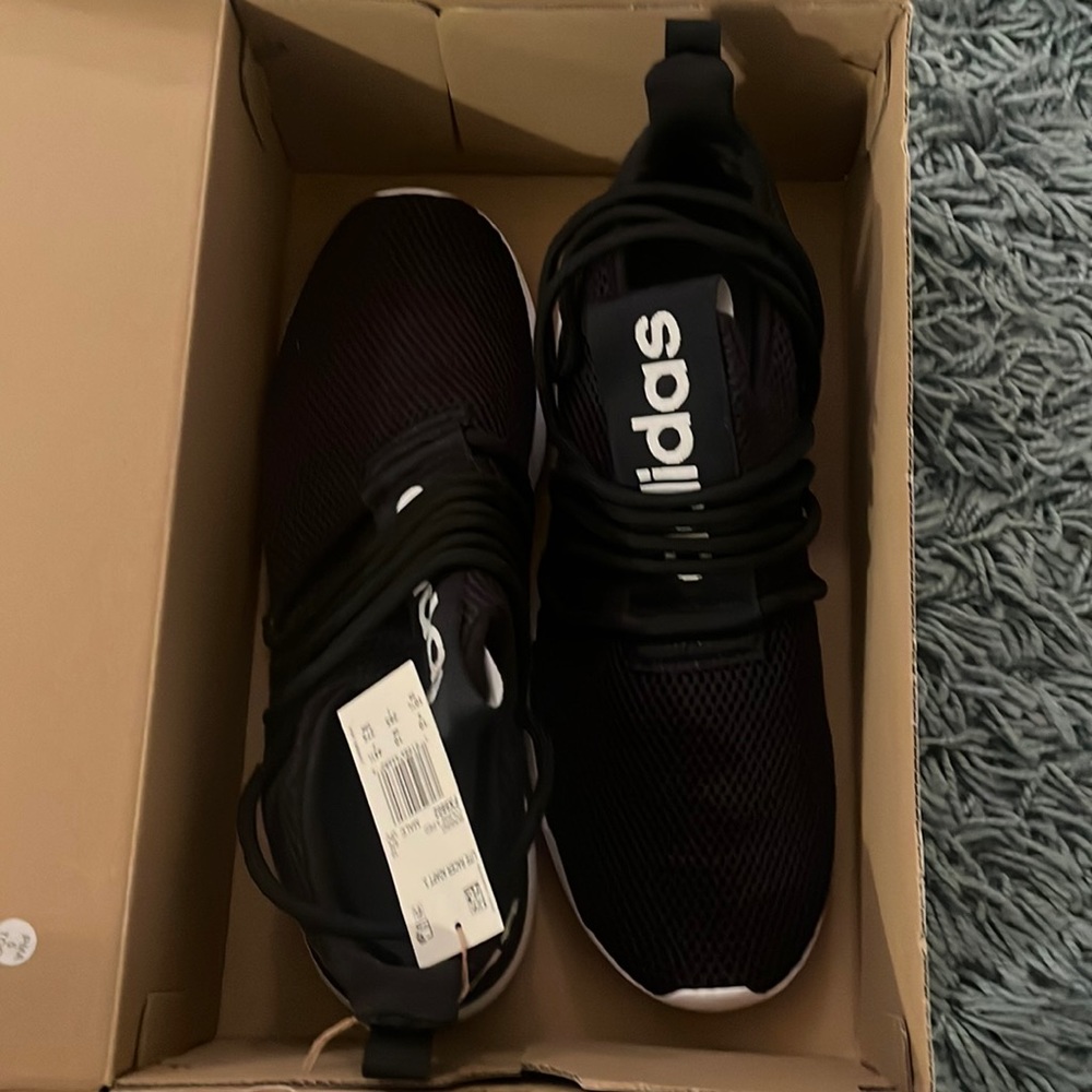 NWB MENS ADIDAS SNEAKERS SIZE 10.5